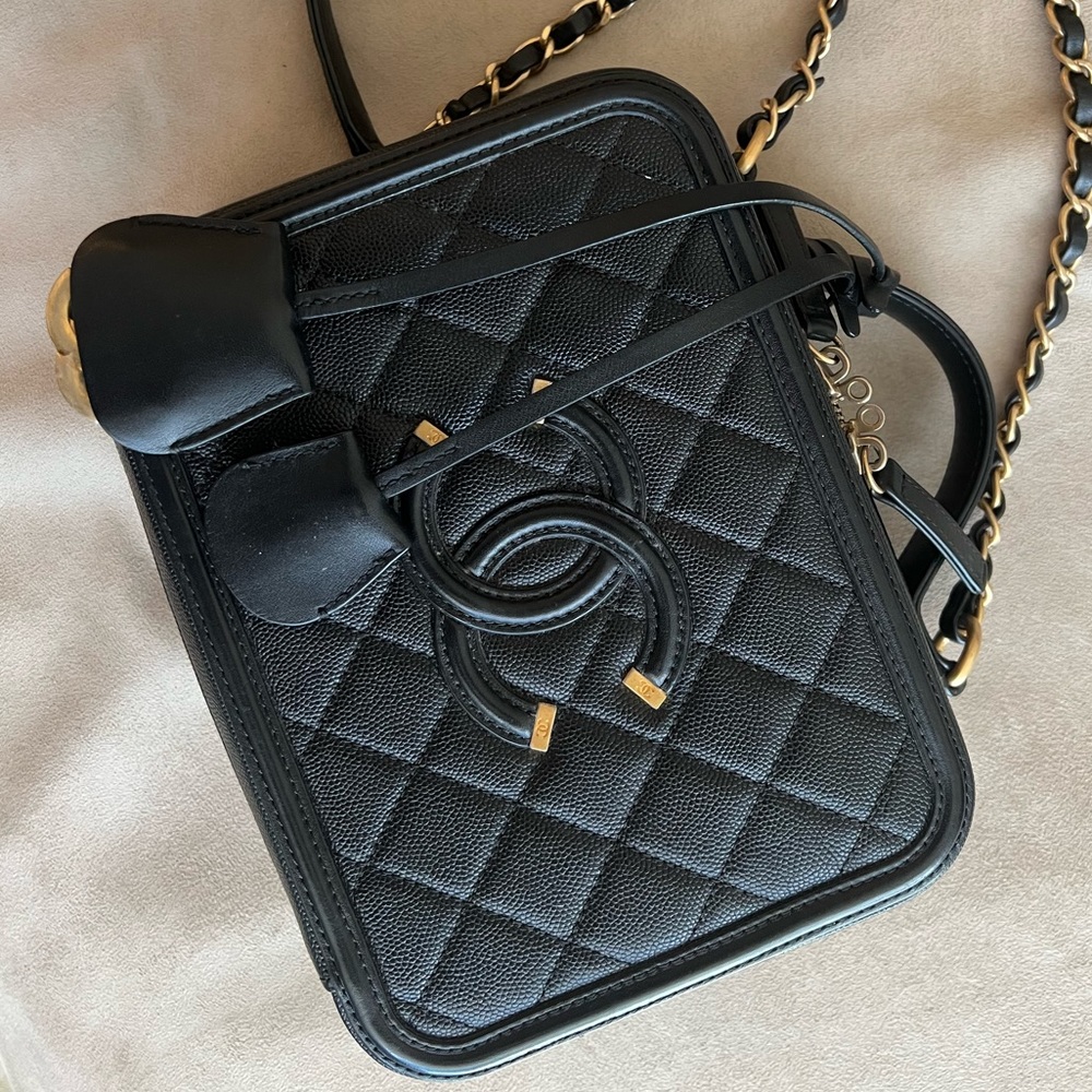COPY - **PHOTO&VIDEO ADDED OF INSIDE** Chanel filigree Vanity Case